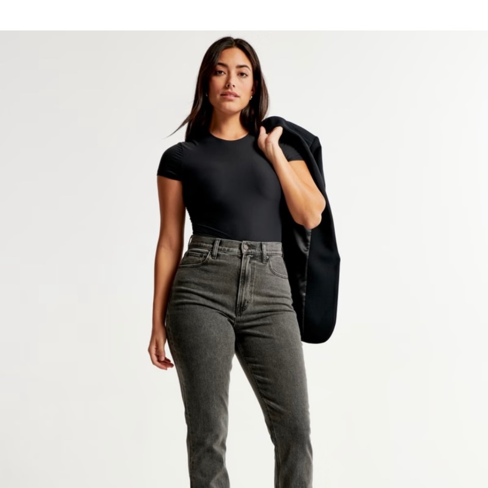 Abercrombie & Fitch Curve Love Ultra High Rise 90s Slim Straight Jean